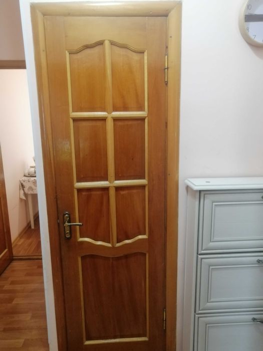 Продаются деревянные двери.