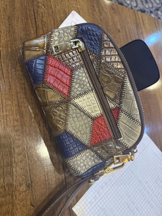 Женский клатч сотилади