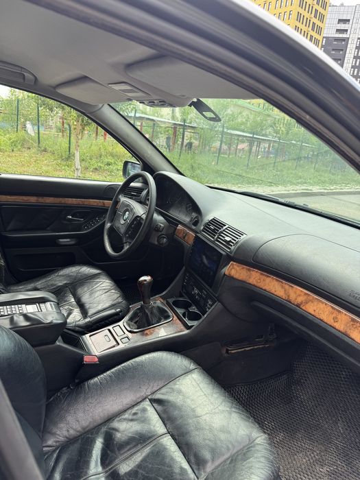Продам BMW E39  1997 года