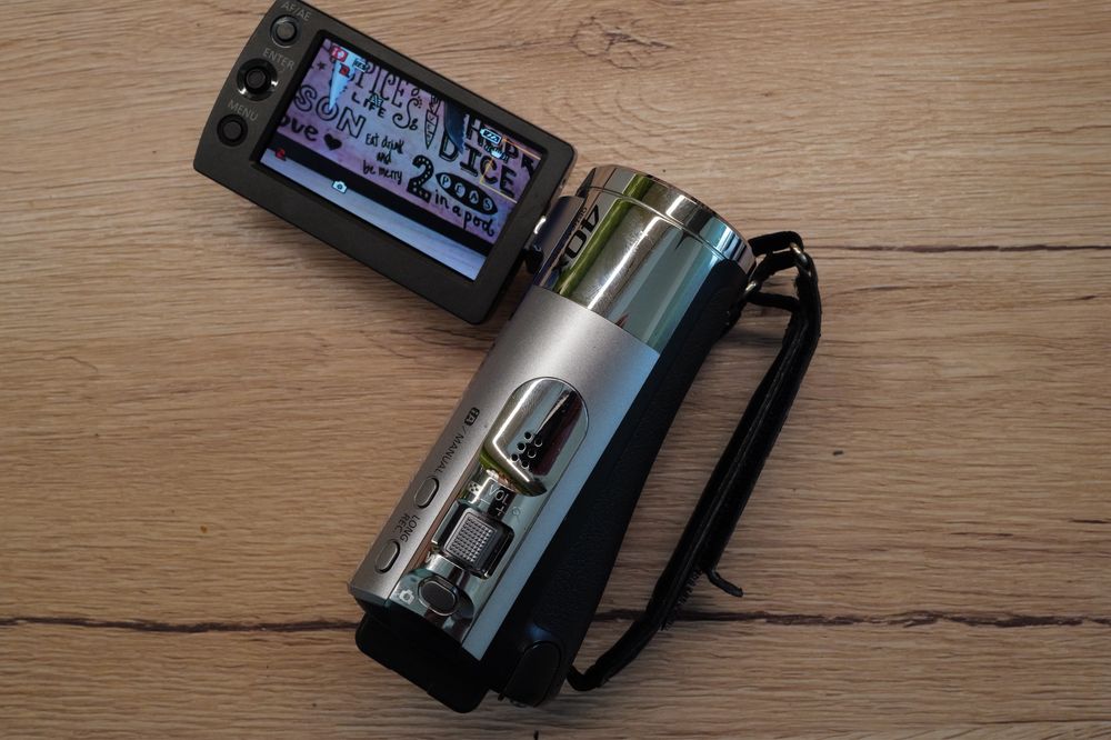 Camera Video Panasonic SDR-S45 cu senzor CCD memorie pe Sd card