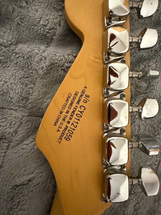 Fender Stratocaster Squier -20 юбилей на Fender
