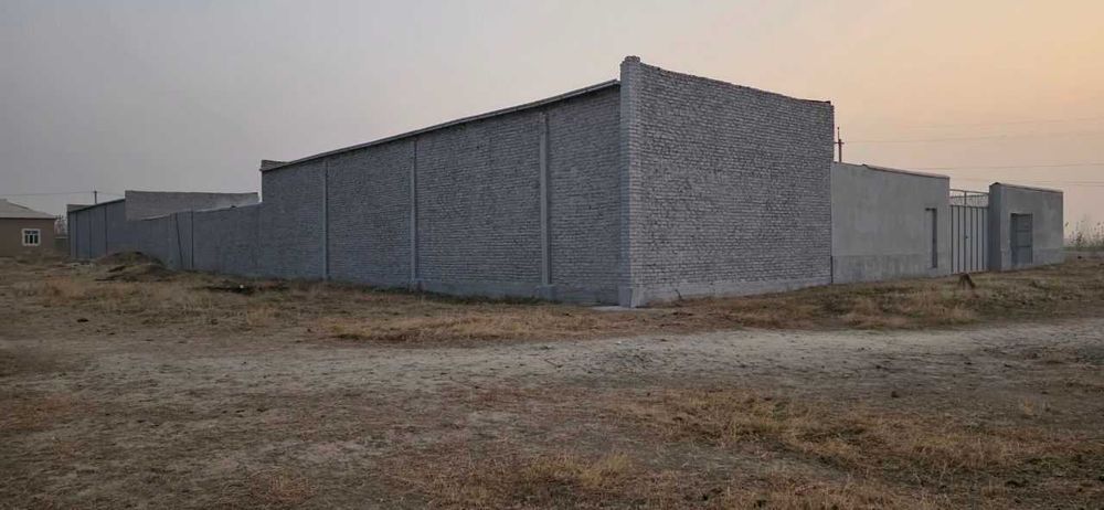 Noturar bino sotiladi