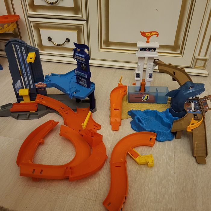 Трассы хот вилс и автовоз