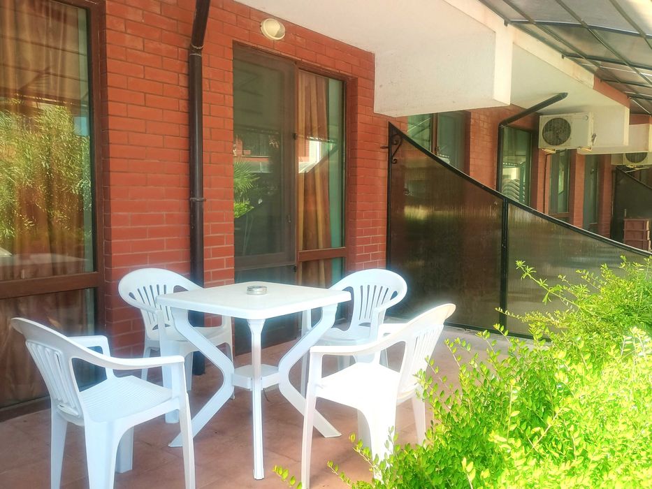 Студио с веранда на първа линия Шато дел Марина, А06