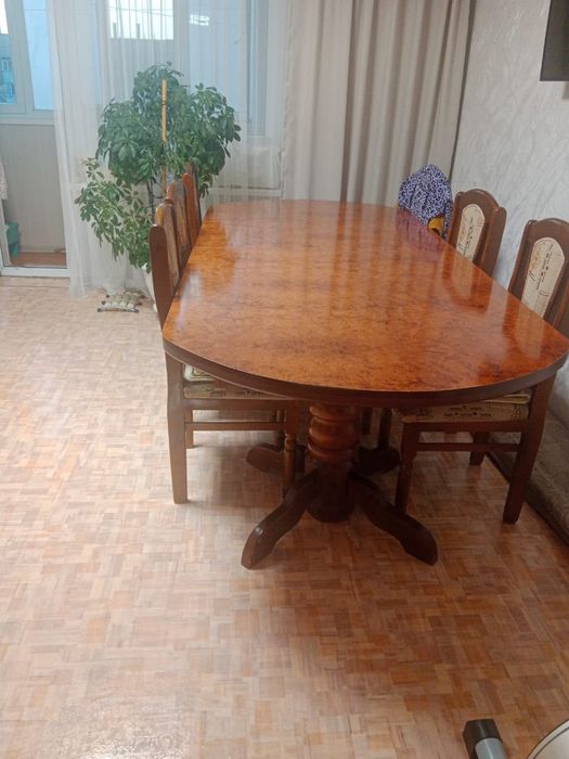 Стол раскладной и стулья
