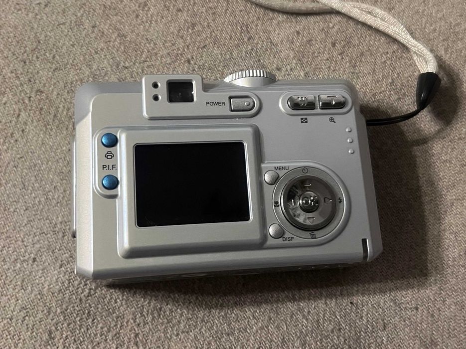 Aparat foto Epson PhotoPC L-410 CCD 4MP Zoom 3x Functional Cu Husa