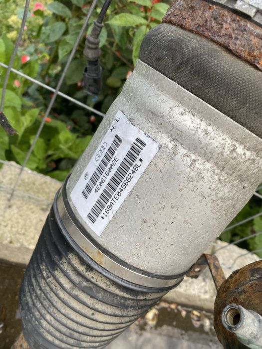 Perna aer stanga spate Audi A8D3 2003-2010 4E0616001E