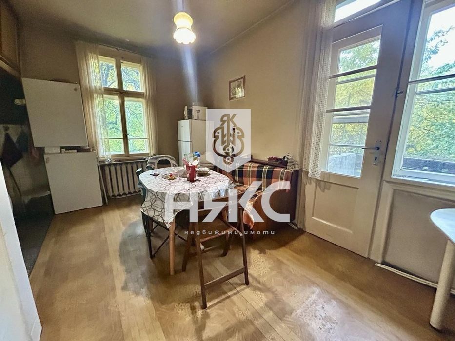 Продава се Тристаен апартамент в София, Изгрев - 70 кв.м за 4000 €/кв.м - Снимка #2