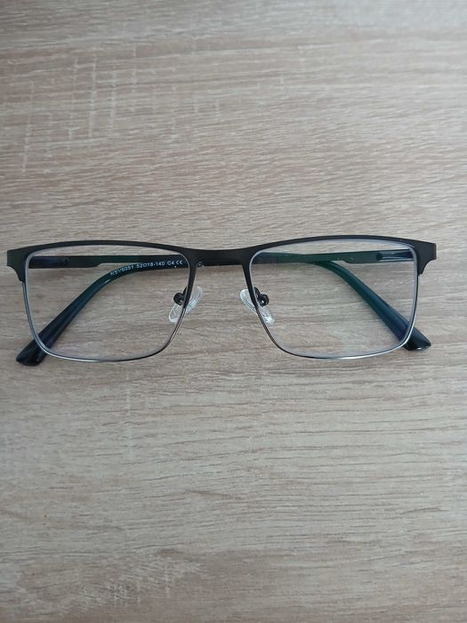 Продавам нови очила