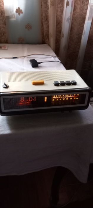 Radio cu ceas flip clock