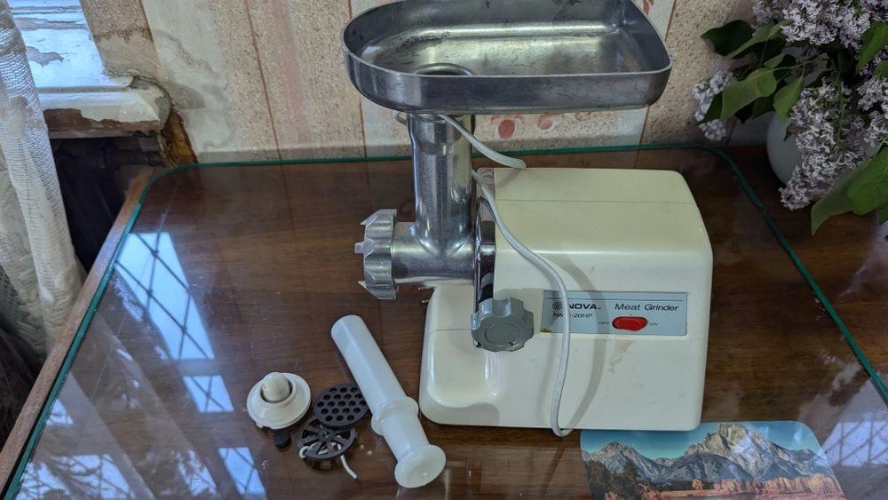 Продаю электромясорубка. Помощницу на вашей кухне.