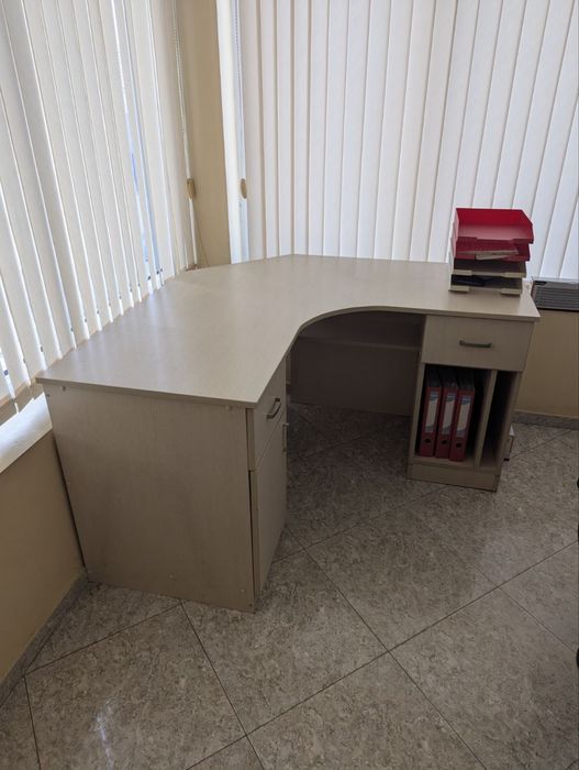 Офис мебели — пълно обзавеждане, отлично състояние