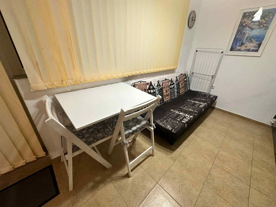 4 дървени стола-80лв,диван-150лв