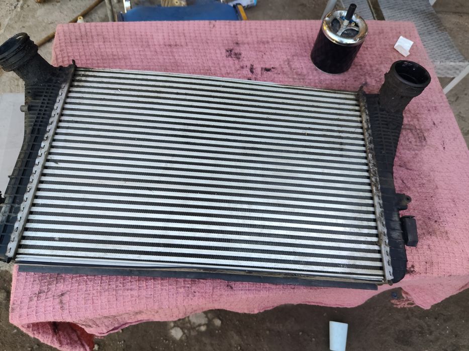 Vând intercooler golf 5