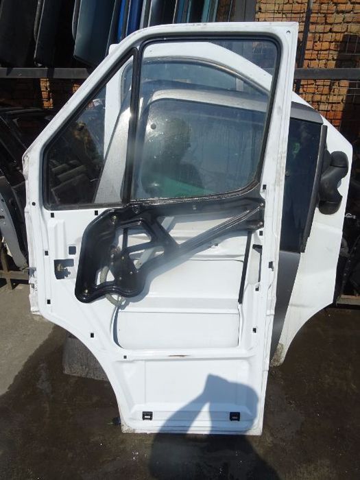 Vand Usa Fata Dreapta Mercedes Sprinter din 2005 volan pe stanga fara rugina fara lovituri