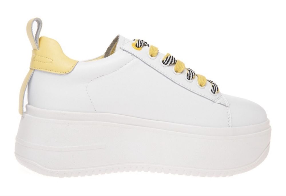 Кроссовки женские