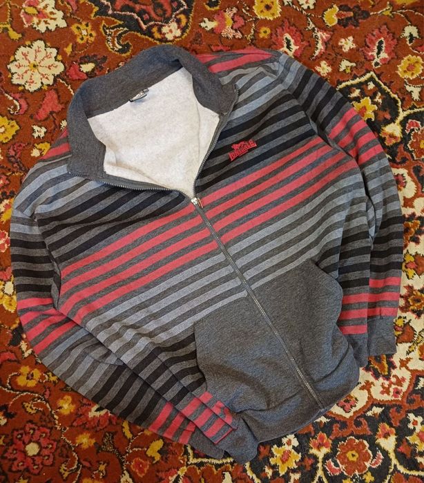 Rare Vintage Lonsdale 90s–2000s 
Zip-up в идеале, прям vibe с улиц ?