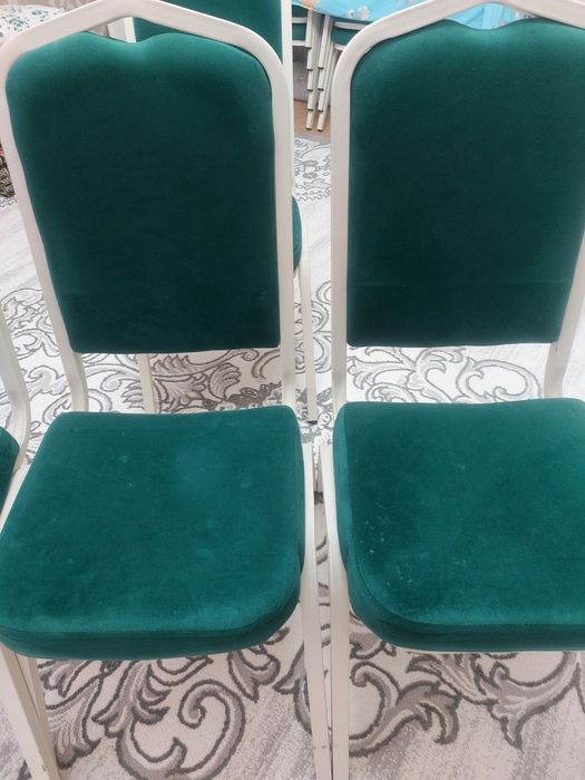 Отырғышы мен арқалығы жұмсақ орындық