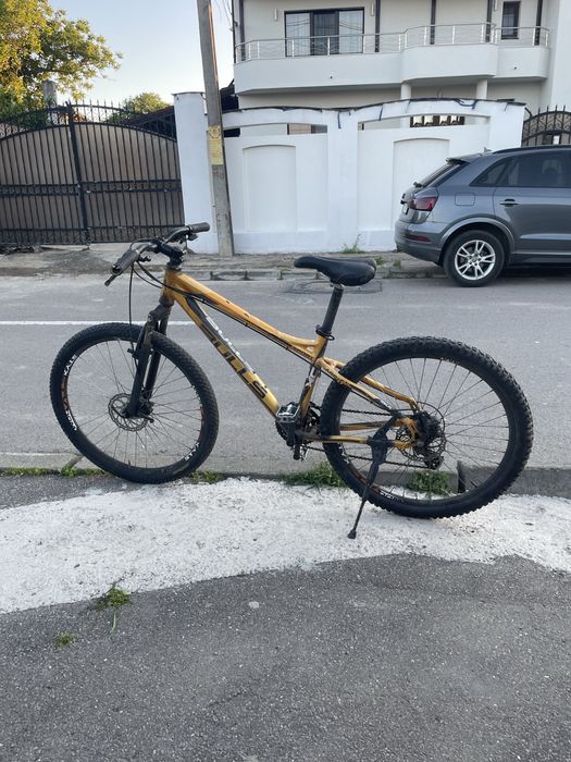 Vand bicicleta pentru munti plimbare si multe altele detalii in privat