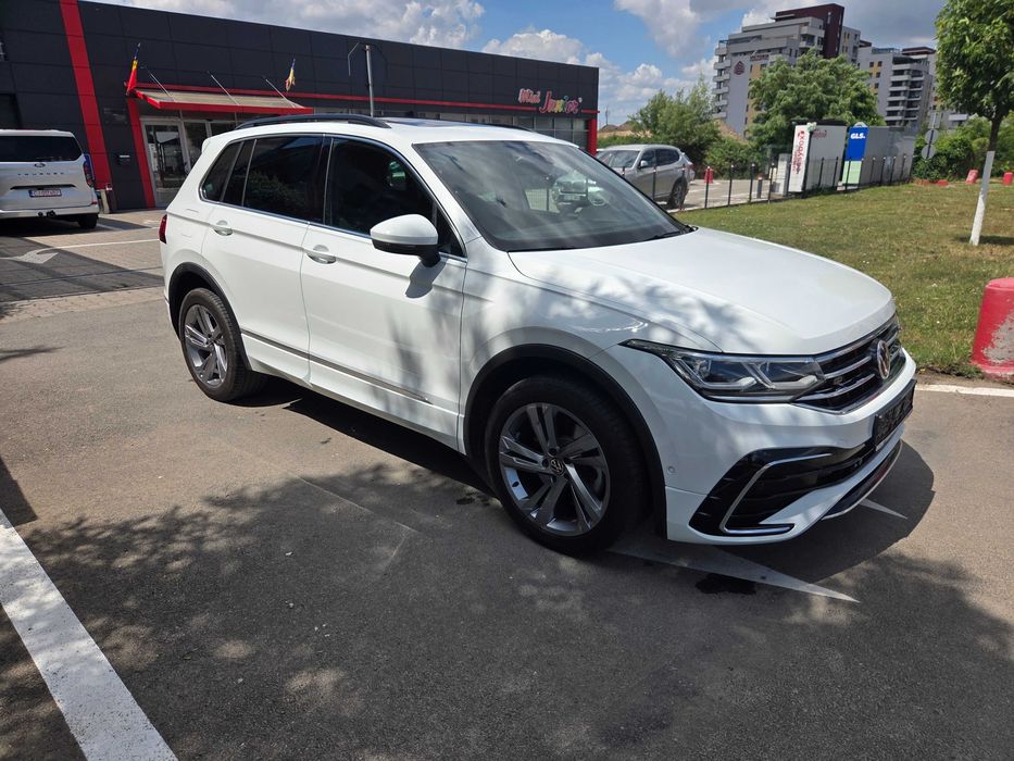 Volkswagen Tiguan R-line 1.4 e-hybrid 245cp an 2021 DSG virtualcockpit full extra pret 22900eu neg