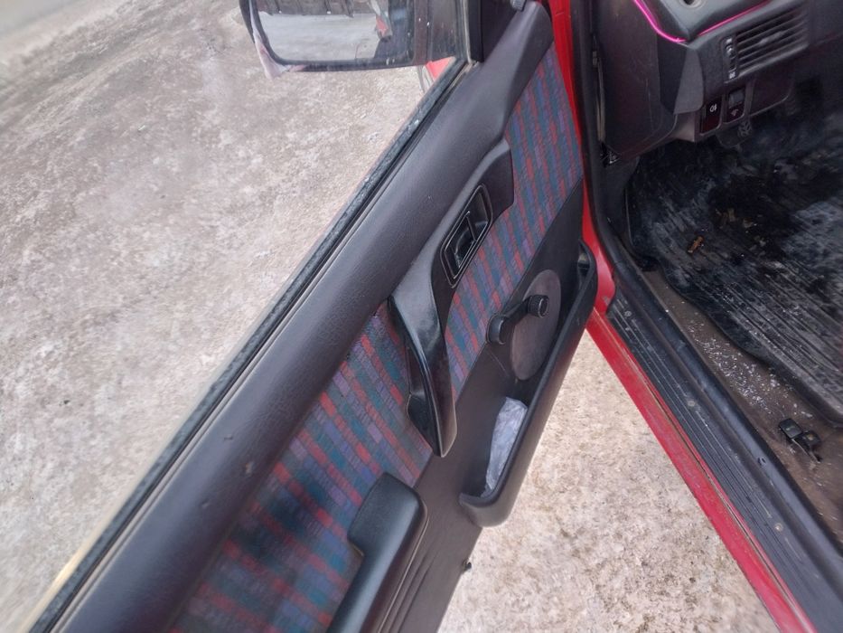 Мазда 323 на ходу