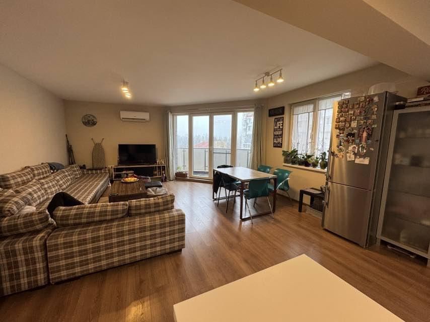 Дава се под наем Тристаен апартамент в Варна, Аспарухово - 120 кв.м за 650 € - Снимка #1