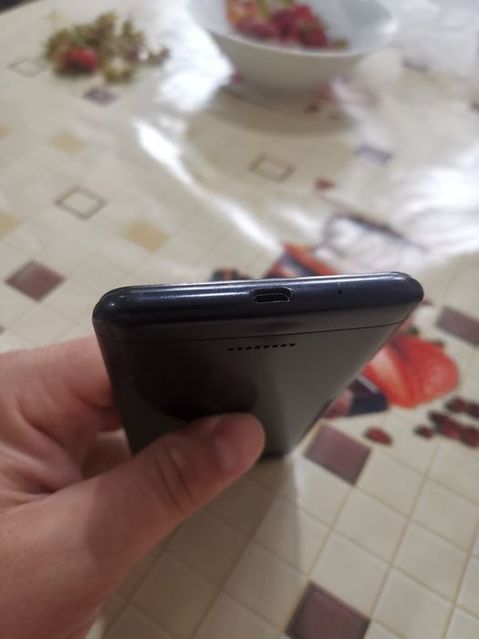 Продам  телефон смартфон Redmi 6a