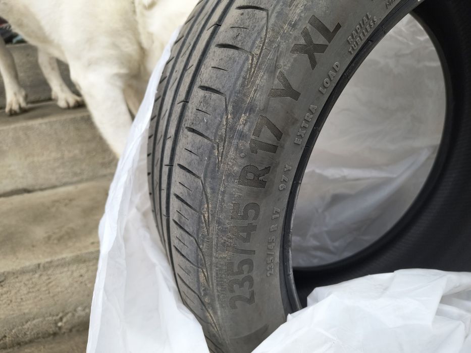 Vând 2 cauciucuri de vara continental 235/45 R17