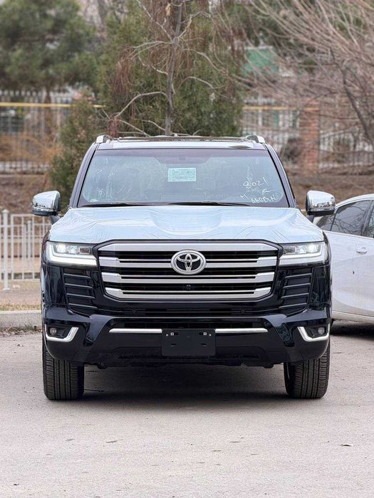 Sotuvda Toyota Land Cruiser 300  7 Mesta