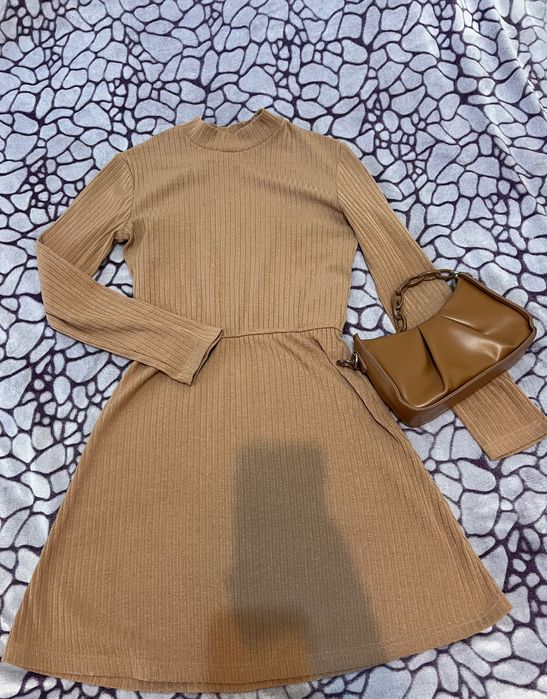 Платья на осень и весну в хорошем состоянии