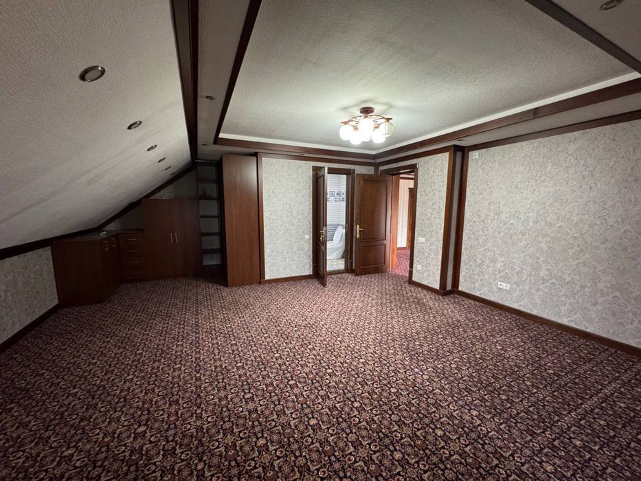 Продается 215м2 4/4/4 Мансарда ор-р Ташми пост , бетонка, новостройка