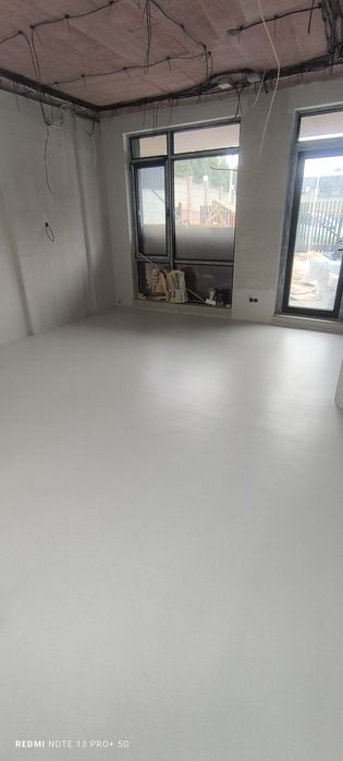 Микроцемент на пол и на стену.