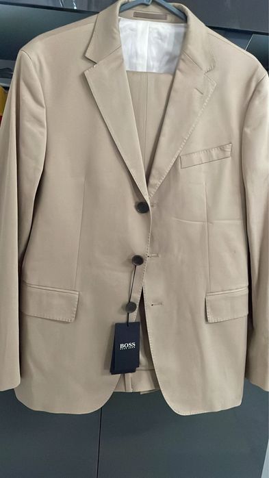 Costum Hugo Boss barbati masura M nou cu eticheta