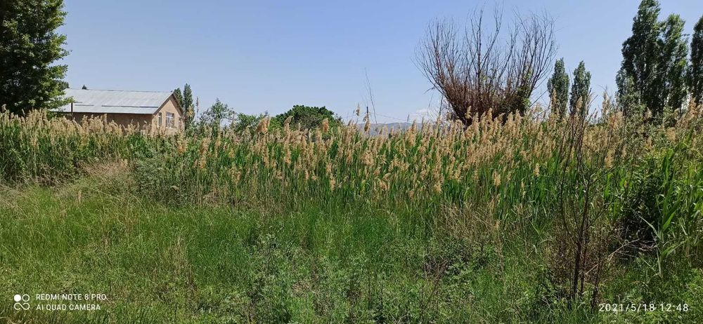 Продам участок с времянкой в городе