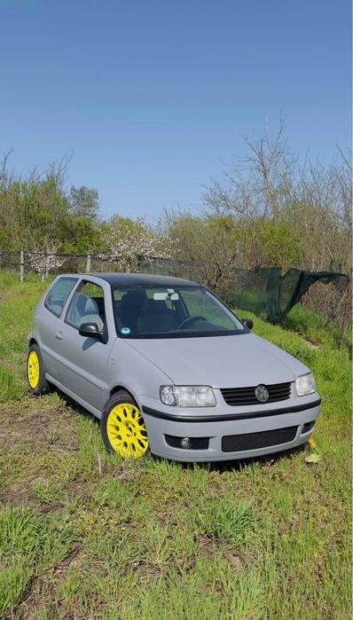 VOLKSWAGEN Polo