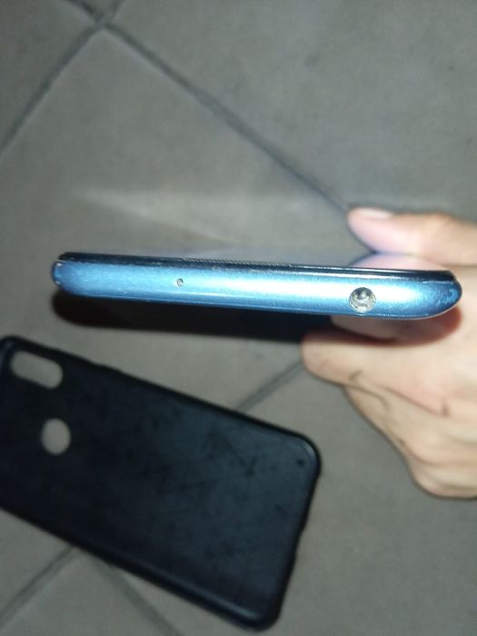 Хуавей у6 32 в отличном состоянии