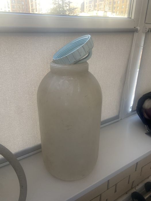 Продам бидон пластмассовый