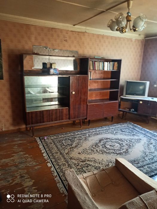 х ком. Спутник 8 без ремонта  пустая. В деревянном доме. Первый этаж