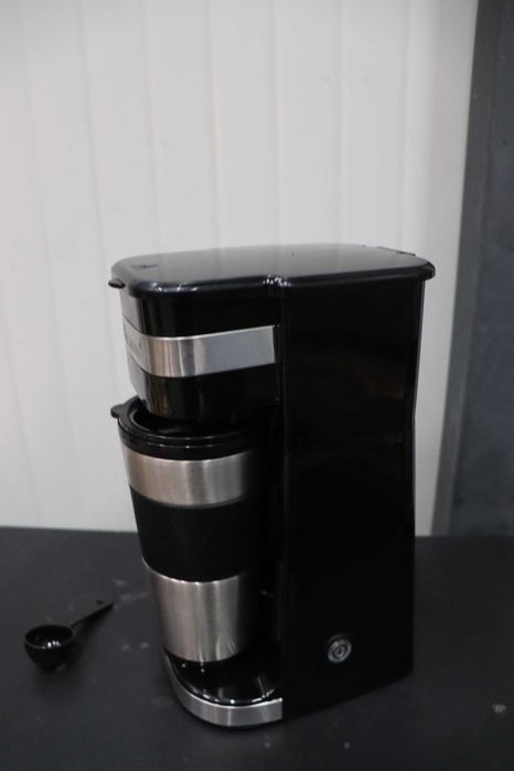 Кафе машина Bestron с изолирана чаша, черна/сребриста