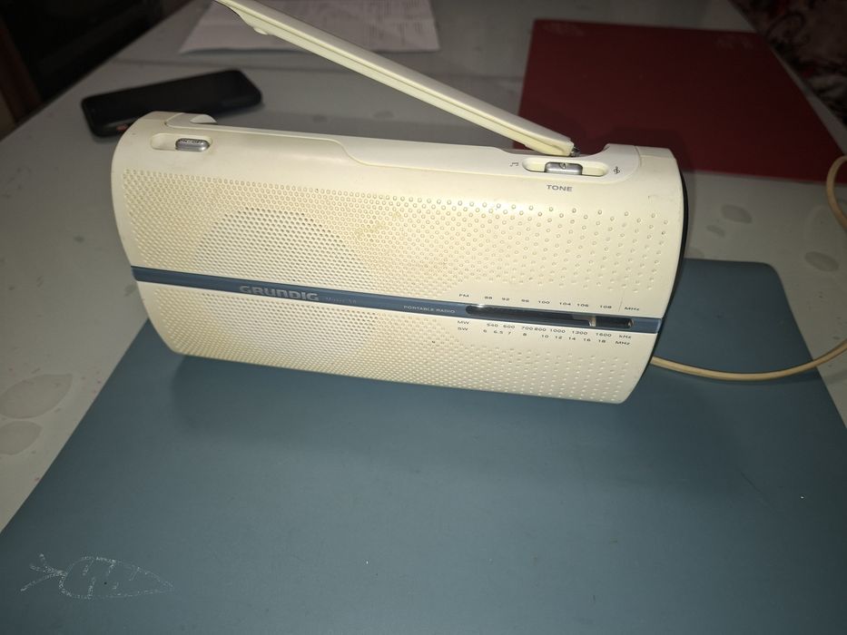 Radio mic Grundig, scala radio cu 3 benzi, inclusiv Antena Satelor, sunet puternic