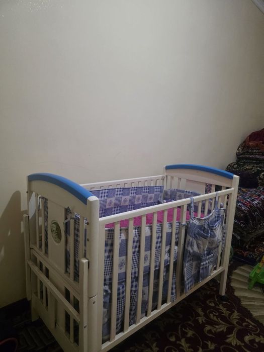 Продаётся детская кроватка