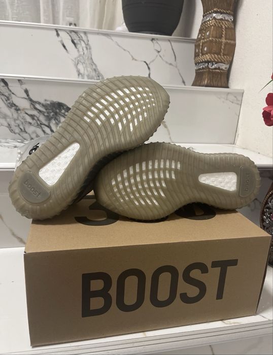 Yeezy 350 v2 Beluga