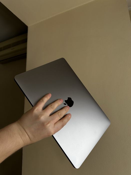 MacBook Air M1 (2020) 8 GB / 512 GB