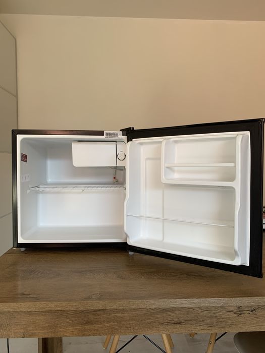 Хладилник Мини Бар Russell Hobbs (много качествен, нов) 43L