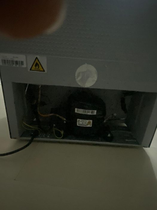 Frigider Minibar Retro ,Star Light,47 Litri, Negru.Pret-550 de Lei.