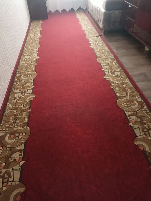 Продам ковёр, дорожку красную