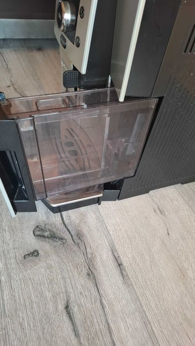 Продавам кафе автомат Delonghi