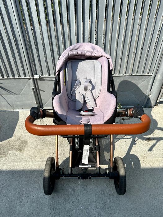 Vând cărucior 3 in 1 Coccolle Ambra Rose Gold