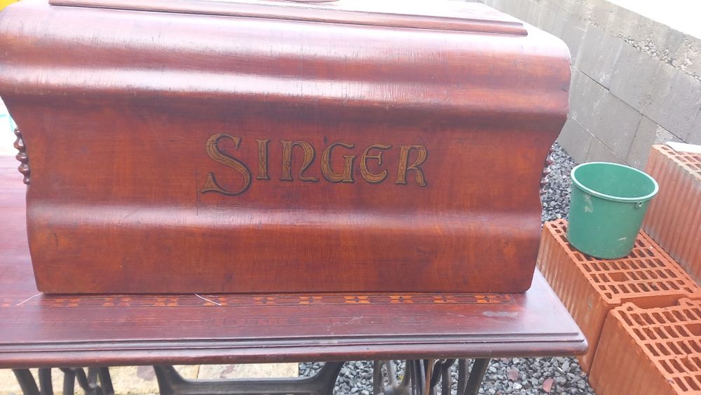 Vând mașină de cusut Singer