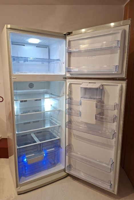 Vând Frigider Beko 477 Litri, Clasa A+, No Frost